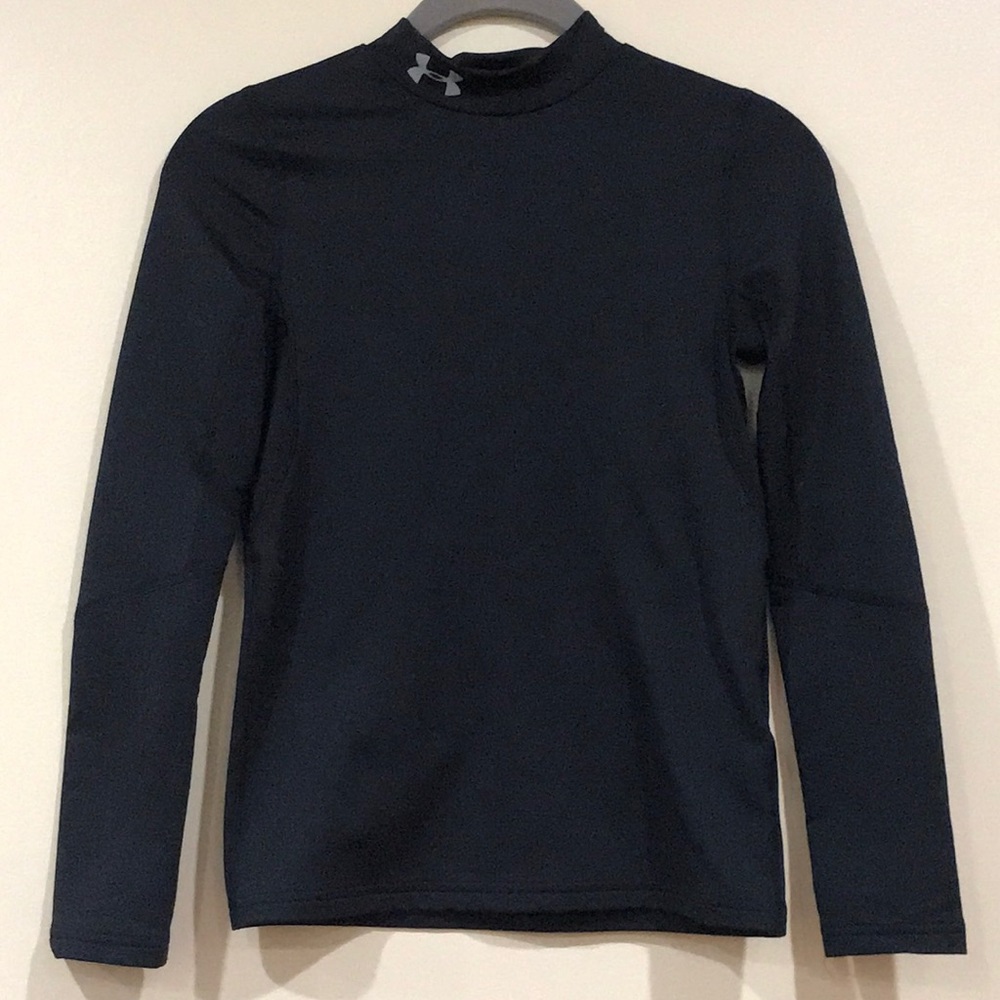 Under armor long sleeve. Kids size M.